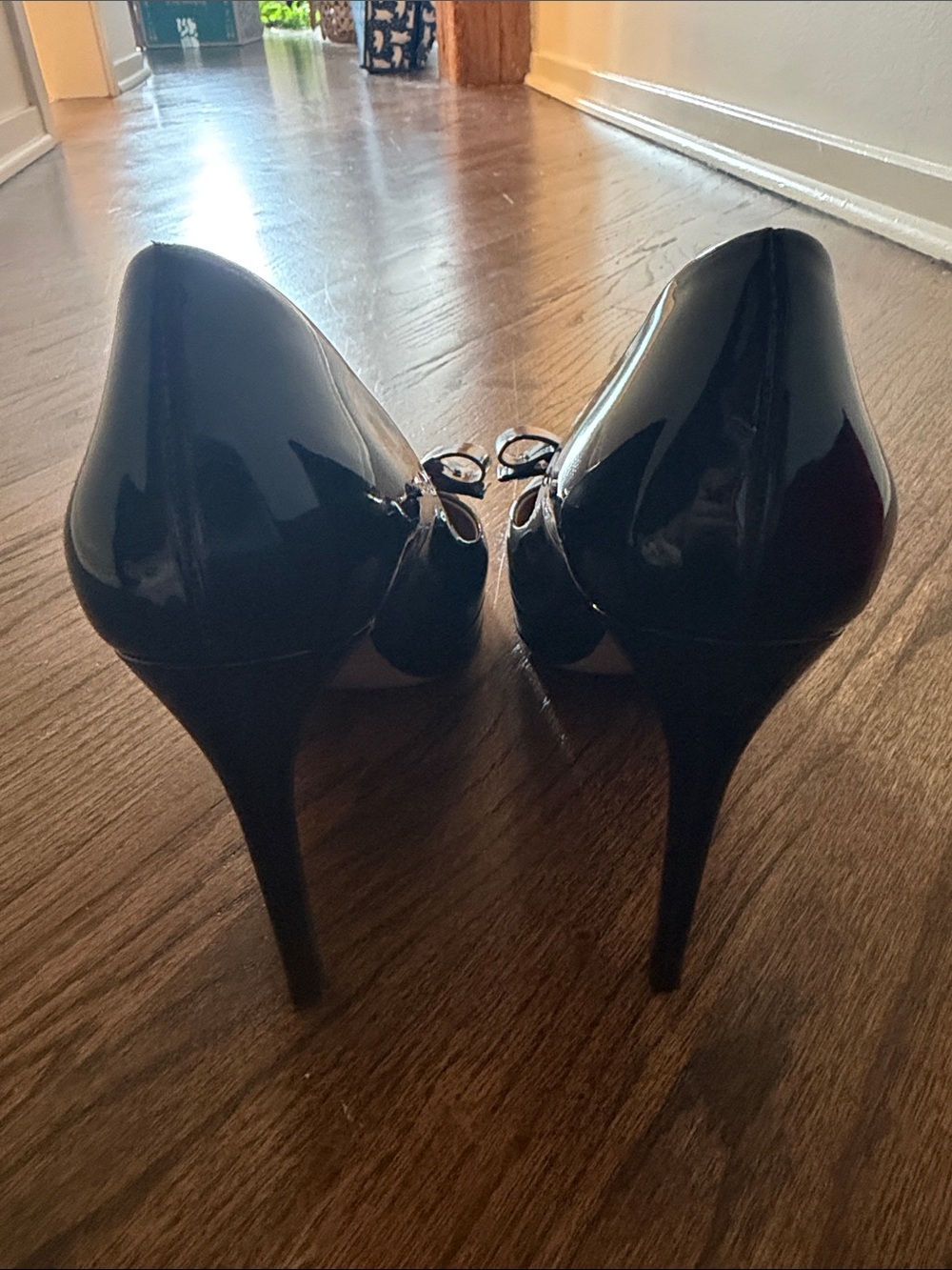 Salvatore Ferragamo Black Patent Vara Bow Pumps with Gold Plaque Accent - Picture 4 of 8